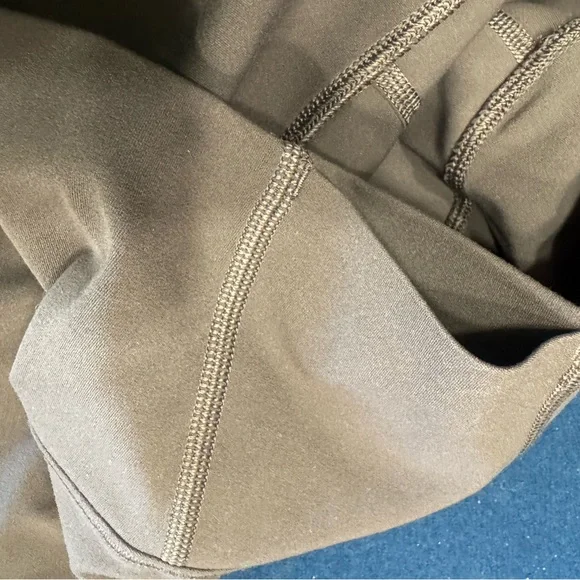 Vuori brown super soft leggings🤎first & last pic are most accurate color match - Picture 6 of 8